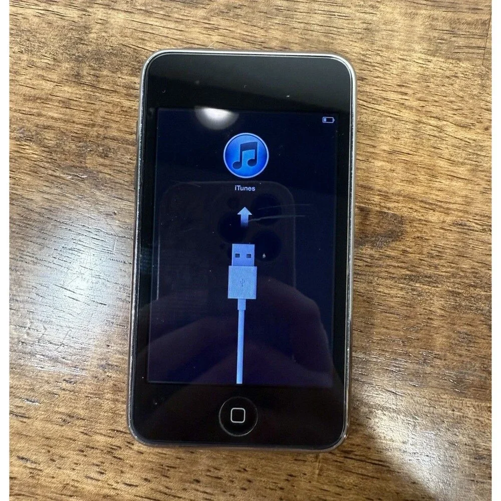 Apple iPod touch A1318 2nd Gen 32GB Black Media Player USB 2.0 Headphone